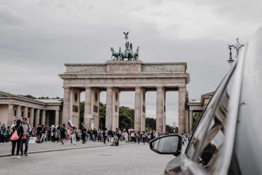 Shuttle vor Brandenburger Tor